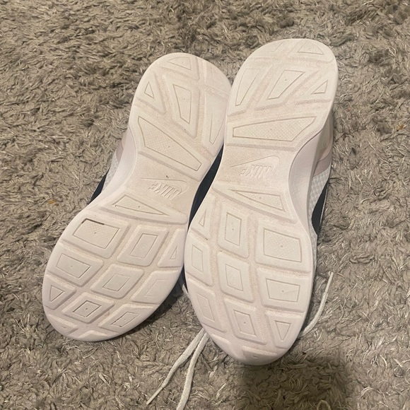 Nike shoes - Picture 5 of 6